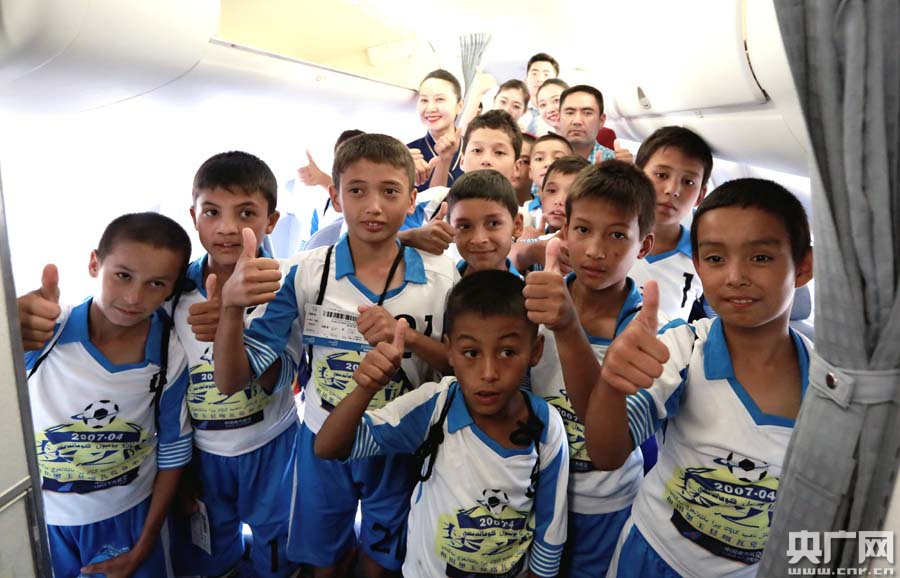新疆少年足球队获国际青少年足球邀请赛冠军 