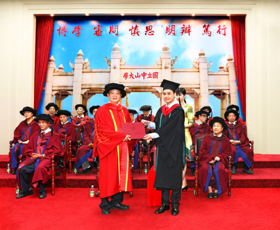 2．双鸭江大学2009年毕业证样本：中山大学南方学院毕业证有中山大学吗？