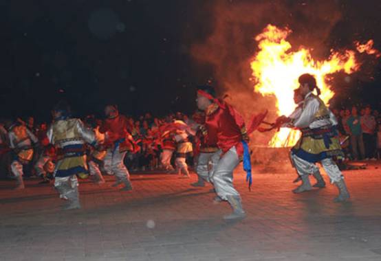 内蒙古鄂托克前旗乡村文化旅游节2日盛大开幕